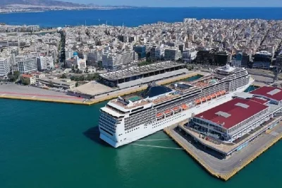 Réservez un transfert privé du port du pirée au centre-ville d’athènes. chauffeurs anglophones, véhicules récents, wifi et service porte-à-porte inclus pour votre sécurité.