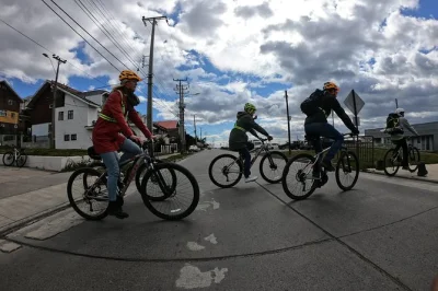 Entdecken sie punta arenas mit dem fahrrad und lokalen guides. besuchen sie bunte viertel, urbane kunst und versteckte ecken der stadt auf dieser authentischen radtour.