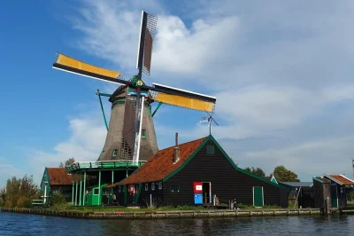 Découvrez les moulins hollandais, dégustez du fromage et profitez du port de volendam avec un guide local. transfert depuis amsterdam et billets inclus. réservez vite.