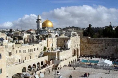 Walk jerusalem’s old city with a local guide, visit the western wall and holy sepulchre, and see ancient quarters. includes hotel pickup. book now.