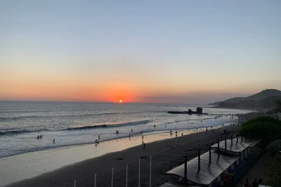 Walk surf city’s lively pier, taste fresh seafood at punta roca, and float in a pacific-fed saltwater pool—el salvador’s coast feels different up close. make it part of your trip.