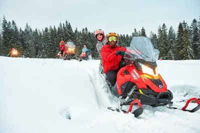 Esplora le foreste innevate di zakopane in motoslitta con guida locale, gusta un pranzo intorno al falò e scopri i sentieri nascosti dei monti tatra. equipaggiamento e formazione inclusi.