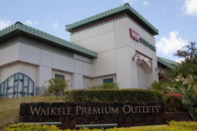 Transporte de waikiki até waikele premium outlets com ar-condicionado, incluindo pickup e drop-off no hotel. aproveite um livreto vip digital com descontos exclusivos.