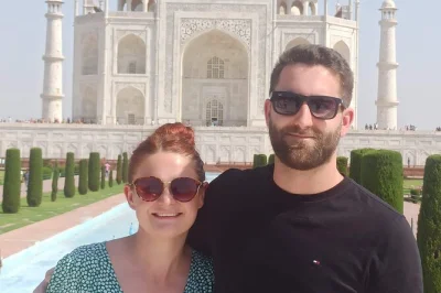 Descubra o taj mahal e o forte de agra em um tour privado de meio dia com guia local. inclui traslado, carro com ar-condicionado e ingressos.