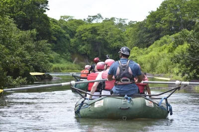 Scopri la cascata llanos de cortés, naviga dolcemente sul fiume corobici e osserva i bradipi a tenorio con una guida locale. trasferimento dall’hotel e pranzo inclusi.