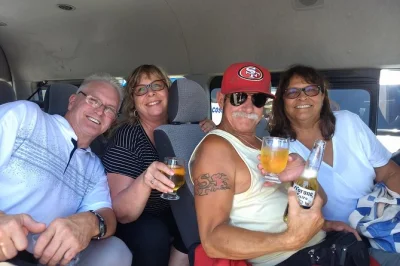 Transfer privado em los cabos com motorista bilíngue, serviço porta a porta e bebidas geladas. inclui recepção no aeroporto, horários flexíveis e conforto premium.