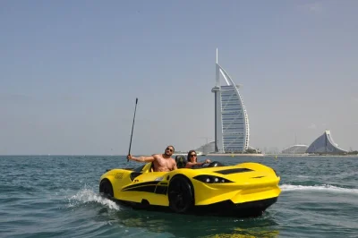 Erlebe den nervenkitzel einer jet car fahrt in dubai mit blick auf das burj al arab, begleitet von einem erfahrenen guide und fotostopps. inklusive sicherheitseinweisung und wasser. rollstuhlgerecht.