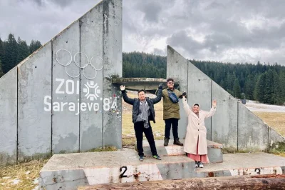 Découvrez les montagnes olympiques de sarajevo, marchez sur la piste de bobsleigh et visitez la source de la rivière bosna avec un guide local. transfert depuis l’hôtel inclus.