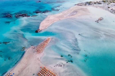 Scopri la spiaggia rosa di elafonisi a creta, con acque turchesi basse e snack tipici. trasporto con aria condizionata e pickup dall’hotel incluso.