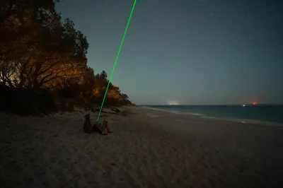 Descubre los cielos oscuros de jervis bay en un tour de estrellas guiado por un astrónomo real. escucha el mar, identifica constelaciones y quizás veas bioluminiscencia. incluye telescopio, mantas y