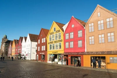 Recorre las calles antiguas de bergen con la historia de anne pedersdotter en tus oídos. incluye audio offline, guía gps y acceso ilimitado al tour.