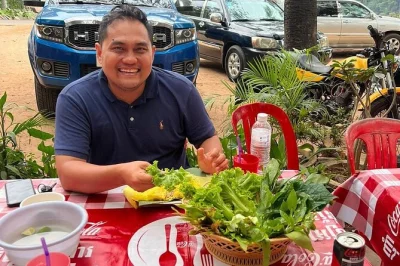 Assapora lo street food di siem reap con una guida locale, 10 degustazioni, bevande e pickup in hotel inclusi. immergiti nei sapori della cambogia e nei mercati notturni in una sola serata.