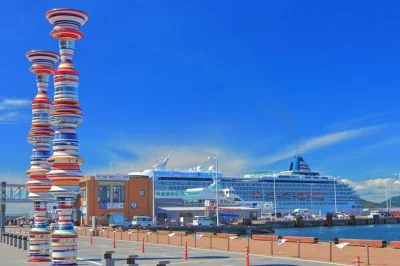 Scopri il giardino ritsurin, il castello storico e le vivaci gallerie di takamatsu con una guida locale autorizzata. pickup flessibile e itinerario personalizzato inclusi.