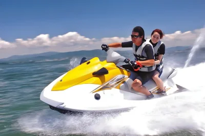Disfruta de snorkel, jet ski y más en la playa tanjung benoa de bali con un guía local. incluye equipo completo, seguridad y traslado desde tu hotel para un día sin preocupaciones.
