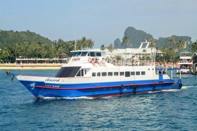 Viaje de koh phi phi a krabi de ferry ou lancha rápida, com desembarque direto no porto de passageiros de krabi. seguro básico incluso e saídas diárias flexíveis.