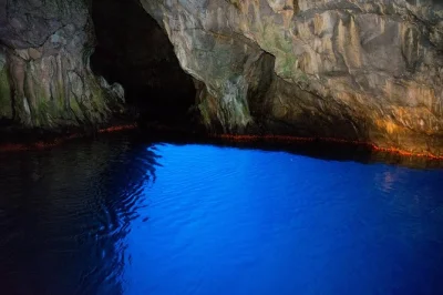 Descubra as grutas marinhas de palinuro em um barco tradicional com um marinheiro local, visite a gruta azul e nade na praia buondormire. inclui guia e pausa para banho.