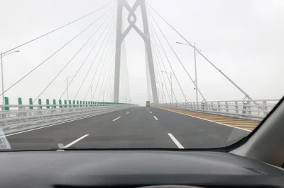 Travel from hong kong to your macau hotel with a private transfer over the iconic bridge. includes hotel pickup, local driver, and seamless border crossing for a smooth journey.