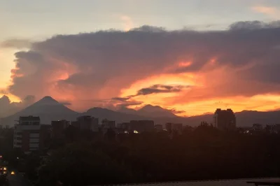 Scopri le rovine maya, i mercati vivaci e il centro storico di città del guatemala in un tour privato con guida nativa. include pick-up, wifi e acqua in bottiglia.