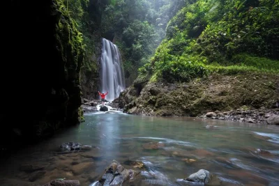 Partez en randonnée vers les cascades de monteverde, traversez des ponts rustiques et montez à cheval jusqu’au sommet. comprend prise en charge à l’hôtel, guide local, encas et déjeuner typiq