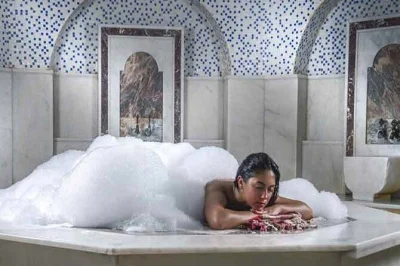 Vive un auténtico baño turco en kemer con vapor, espuma y masaje con aceite. incluye traslado desde el hotel, accesorios y guías locales para un ritual relajante.