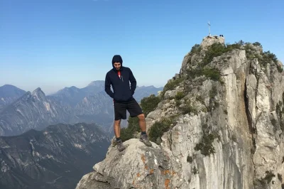 Salita alla vetta la m nel parco ecologico chipinque con guida locale da monterrey. include snack, bevande, attrezzatura di sicurezza e foto. prenota ora la tua escursione privata.