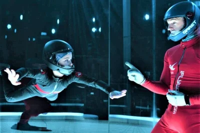 Prova l’indoor skydiving a sacramento con due voli, guida personalizzata da un istruttore certificato e un certificato di volo da portare a casa. attrezzatura inclusa.