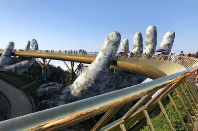 Viaja de hue a hoi an en coche privado, con paradas en la playa de lang co, el paso hai van, las montañas de mármol y más. incluye recogida en hotel y conductor local.