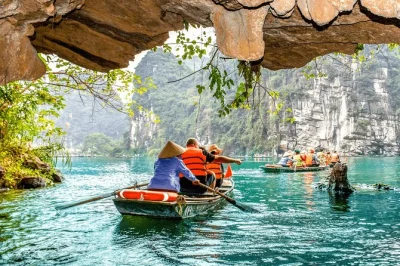 Discover ninh binh’s ancient capital, row through tam coc’s limestone caves, and hike mua cave with a local guide. includes lunch, hotel pickup, and small group comfort.