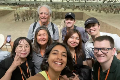 Erlebe xi’ans terrakotta-armee, die große wildganspagode und die alte stadtmauer in einer kleinen gruppe. inklusive hoteltransfer, eintritt und englischsprachigem guide.