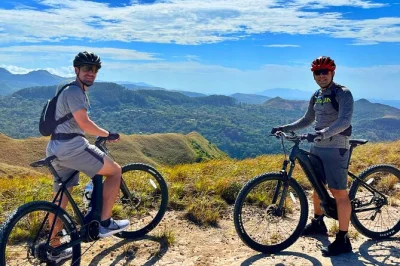 Erkunde el valle de antón mit top e-bikes, begleiteten routen und insider-tipps. inklusive snacks, wasser und flexiblen mietzeiten.