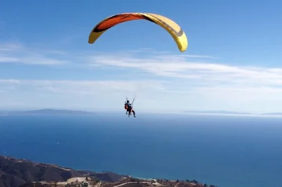 Fly tandem over malibu’s pacific coast with a certified instructor. enjoy 30+ years’ safety record, all gear included, and flexible mountain launch sites.