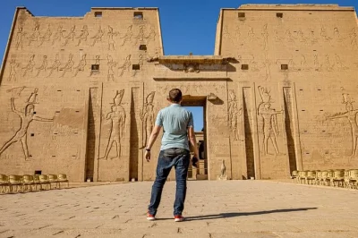 Viaja de luxor a asuán en un tour guiado. visita los templos de edfu, kom ombo y philae, disfruta un almuerzo local y relájate con traslado desde el hotel.