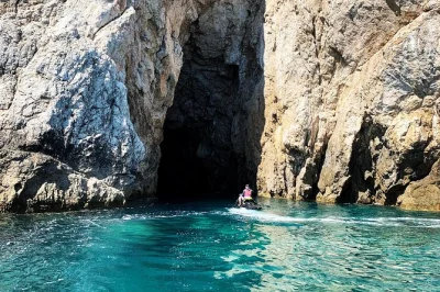 Set out from dubrovnik to the elafiti islands on a private boat tour with a local guide. swim in sea caves, visit island villages, and enjoy flexible stops. includes snorkeling gear and gopro use.