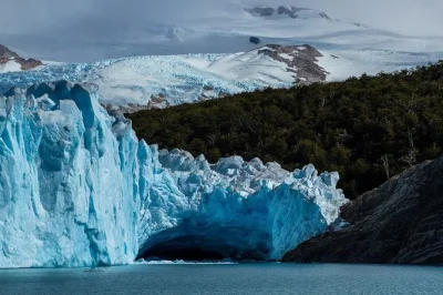 Descubre el glaciar perito moreno desde el calafate con traslado privado, explora las pasarelas a tu ritmo y disfruta del paisaje con total libertad.