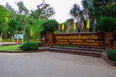 Descubra as piscinas esmeralda da erawan waterfall, conecte-se com elefantes resgatados no elephant haven e aproveite um almoço típico. tour privado com traslado do hotel incluso.