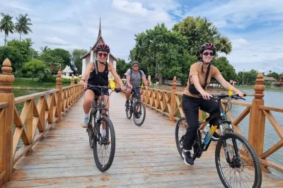 Cycle from sukhothai to ancient temples with a local guide, explore rice paddies and village life, and enjoy hotel pickup and snacks included in your day trip.
