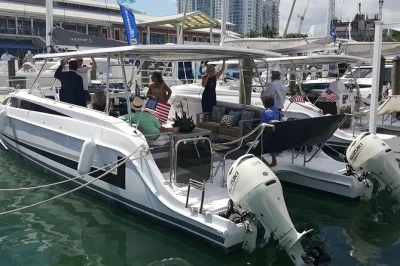 Explore as ilhas virgens americanas saindo de st. thomas em um catamarã privado, com snorkel em buck island, bebidas a bordo e uma tripulação local super amigável.