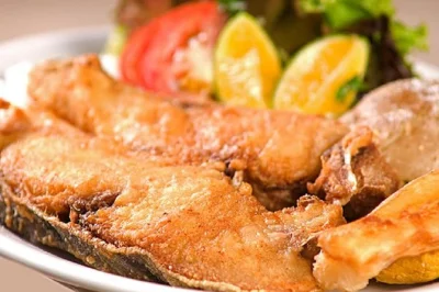 Entdecken sie cartagenas kulinarische szene mit einem lokalen guide. besuchen sie den bazurto-markt, probieren sie streetfood in getsemaní und sehen sie die festung san felipe. private, flexible tour