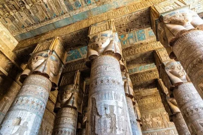 Descubre los templos de dendera y abydos desde luxor con un guía egiptólogo local, coche privado y todo el papeleo incluido. agua embotellada y explicaciones expertas.