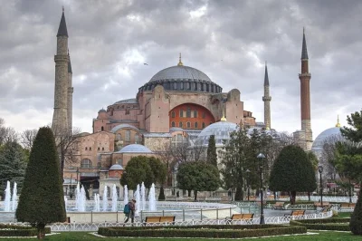 Scopri istanbul con una guida privata: hagia sophia, moschea blu, gran bazaar e altro. pickup in hotel nella città vecchia per un’esperienza rilassata e autentica.