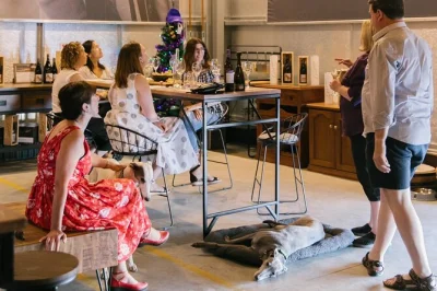 Scopri le cantine boutique della barossa valley, incontra i produttori locali e gusta un pranzo tipico. include pick-up in hotel, trasporto in piccolo gruppo e degustazioni di vini.