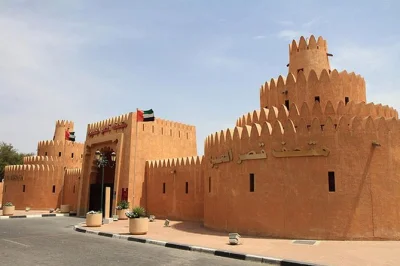 Découvrez l’oasis d’al ain, son marché aux chameaux, ses musées anciens et le sommet du jebel hafeet lors d’une excursion guidée depuis dubaï. plongez dans l’histoire et la vie locale en 