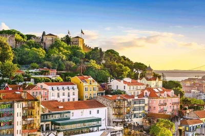 Explore lisboa do alfama ao belém, prove o autêntico pastel de belém e descubra a cidade com guia local. transporte privado e busca no hotel inclusos.