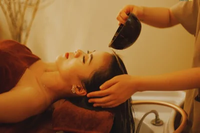 Descubre el ritual real de spa en hue con lavado herbal para el cabello, facial de jade y baño imperial de pies. incluye té local, snacks y una cálida bienvenida en cam on spa.