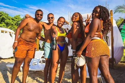 Découvrez les îles rosario au départ de cartagena : baignade, snorkeling, déjeuner local et prise en charge à l’hôtel pour une journée sans souci.