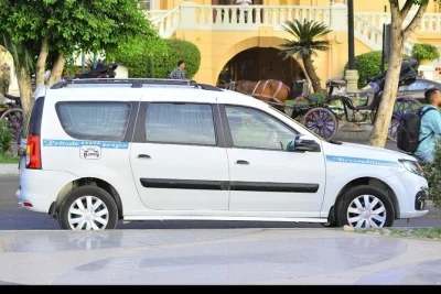 Viaja de luxor a hurghada en coche privado con conductor local, recogida flexible, wifi y agua embotellada. disfruta de un viaje tranquilo por los paisajes de egipto.