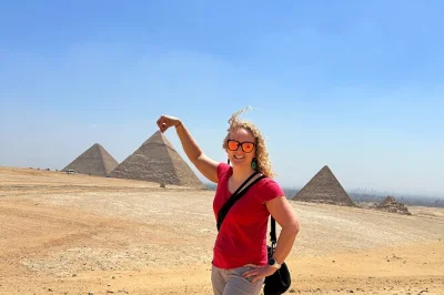 Scopri le piramidi di giza, la sfinge, il grande museo egizio e il bazar khan khalili a il cairo con guida locale. biglietti inclusi e comodo pickup.