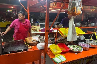 Scopri i migliori tacos nella zona romantica di puerto vallarta, assaggia tequilas di qualità e svela i segreti del cibo locale con una guida esperta. include degustazioni e acqua in bottiglia.