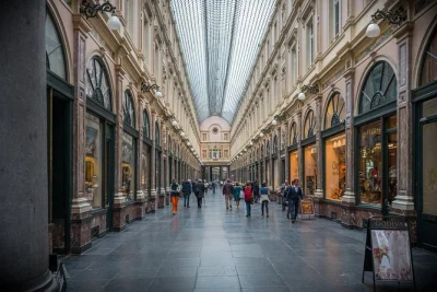 Conheça a grand place de bruxelas, manneken pis e muito mais com um motorista local. pickup no hotel, paradas flexíveis e histórias exclusivas para aproveitar a cidade sem complicação.