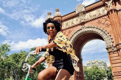 Explore barcelona by bike with a local guide, visit sagrada familia, gothic quarter & barceloneta beach, and get personal photos included. small group tour.